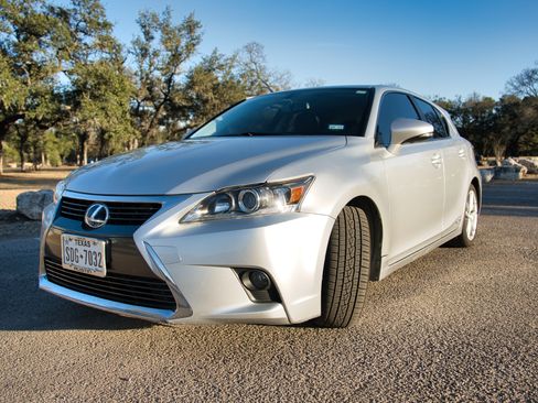 Used 2016 Lexus CT 200h image 1