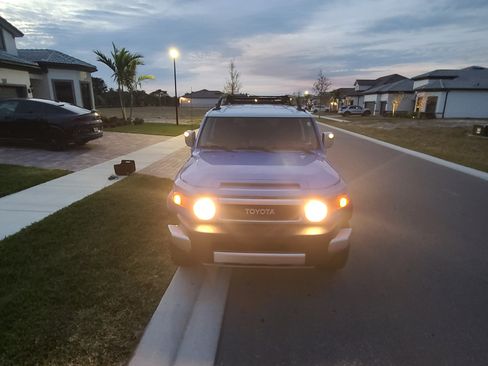 Used 2007 Toyota FJ Cruiser Sport Utility 2D image 9