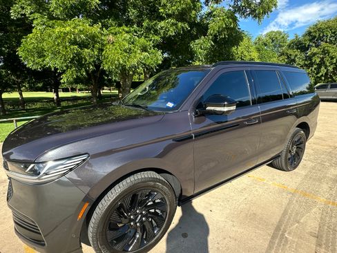 Used 2025 Lincoln Navigator Reserve w/ Jet Appearance Package AWD/4WD image 6