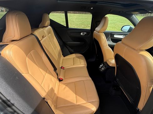 Used 2019 Volvo XC40 T5 Momentum image 14