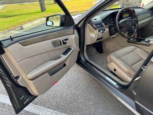 Used 2011 Mercedes-Benz E 350 4MATIC Sedan image 16