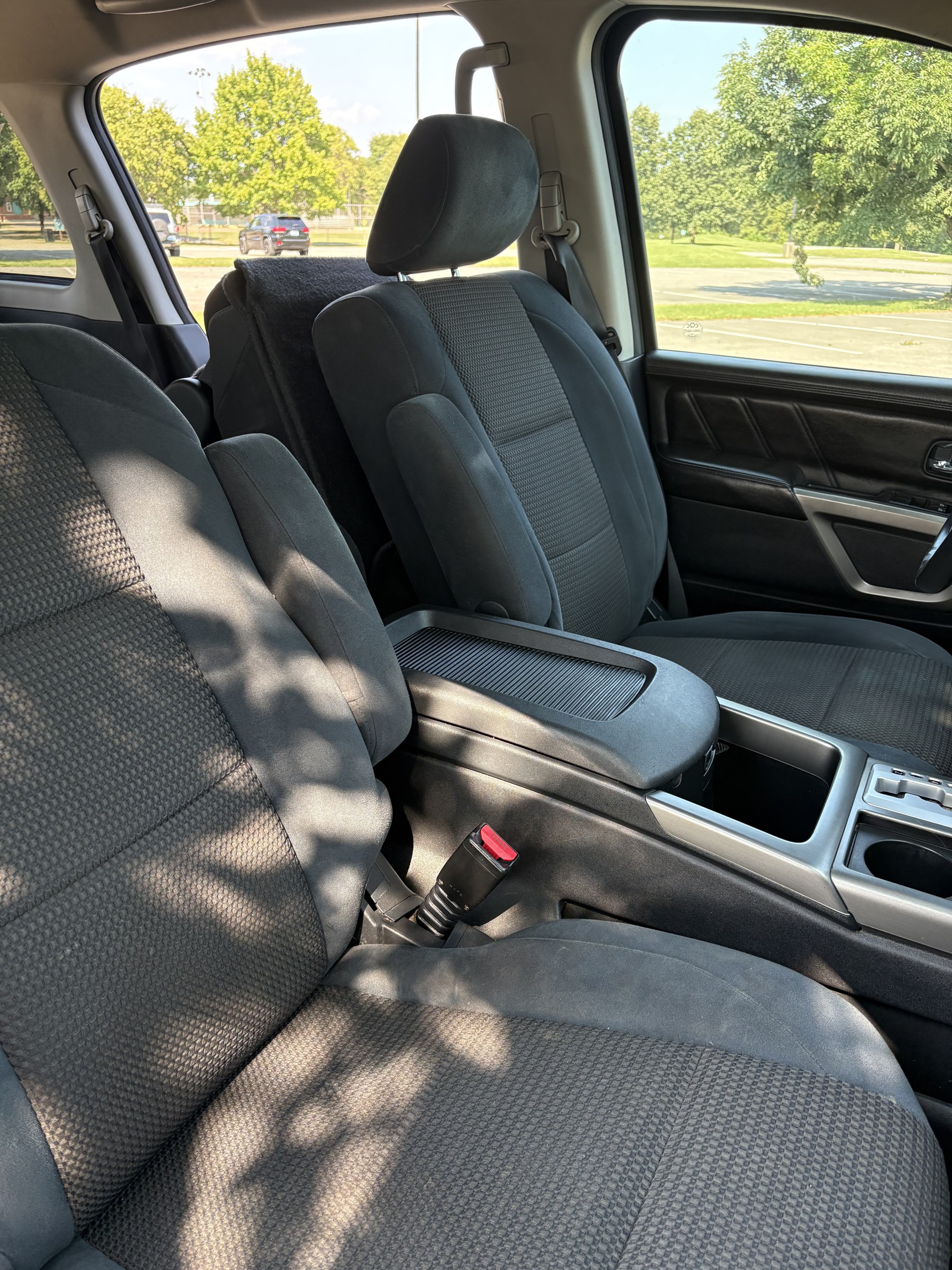 Used 2015 Nissan Armada SV AWD/4WD image 14