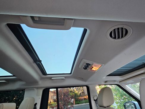 Used 2016 Land Rover LR4 HSE Silver Edition image 6