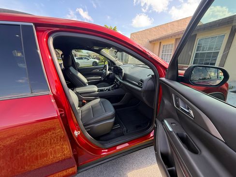 Used 2024 Chevrolet Traverse LT w/ Enhanced Driving Package FWD image 14