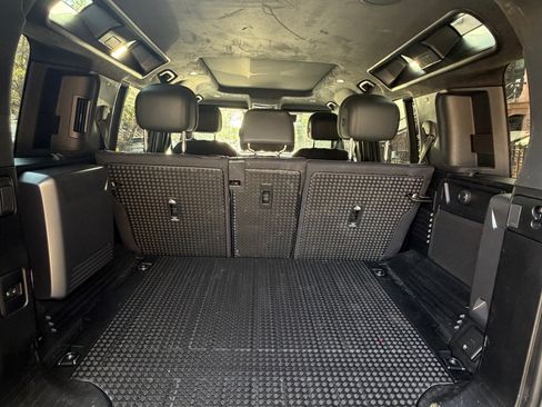 Used 2025 Land Rover Defender 110 V8 image 14