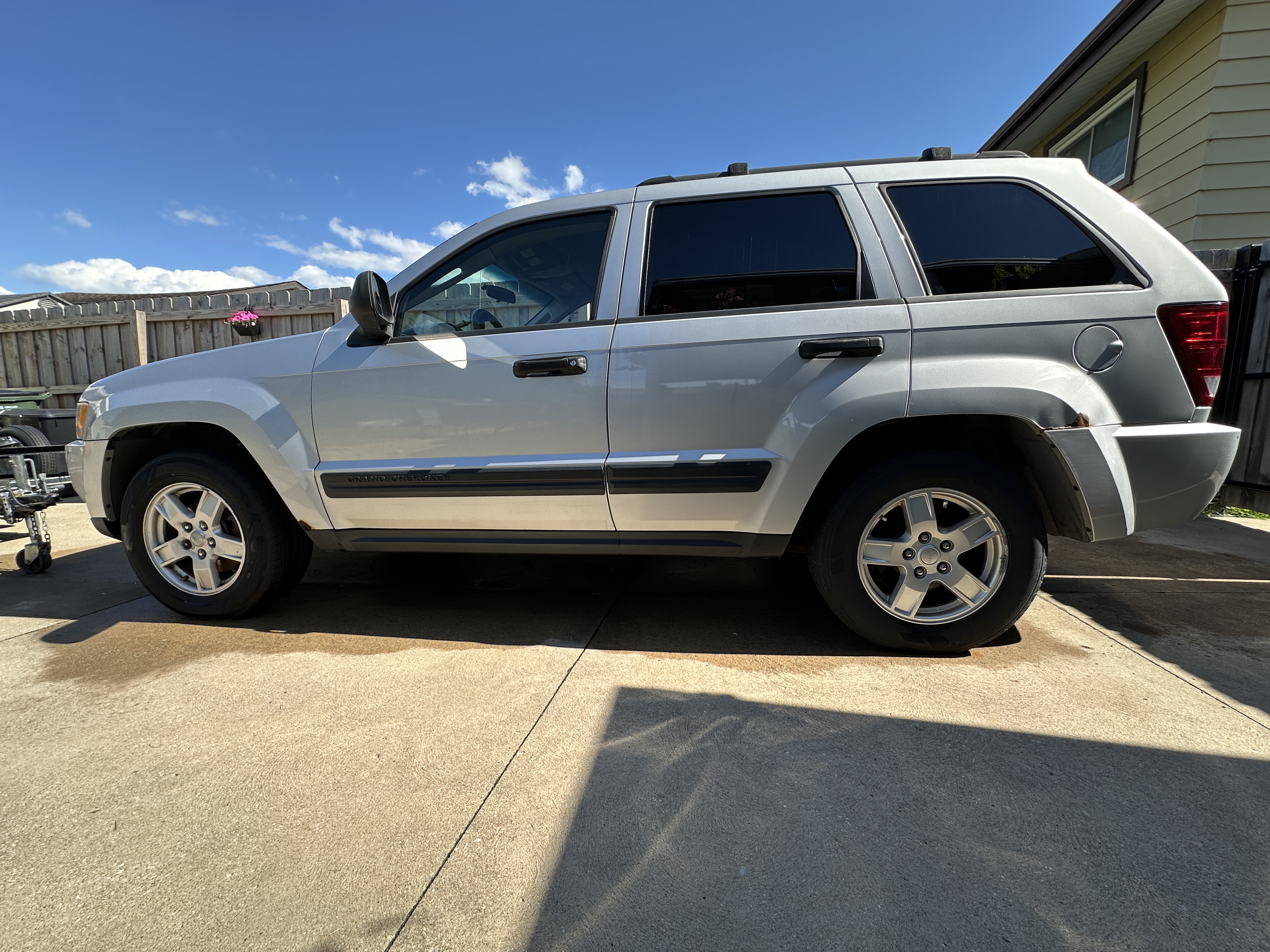 Used 2005 Jeep Grand Cherokee Laredo w/ Cargo Convenience Group AWD/4WD image 6
