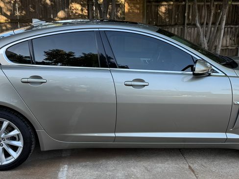 Used 2013 Jaguar XF image 6