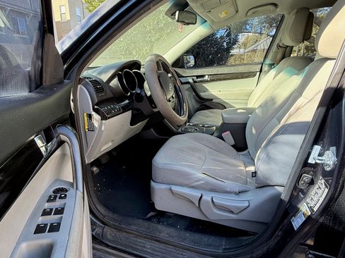 Used 2013 Kia Sorento LX w/ Convenience Pkg image 8