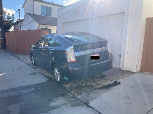 Used 2012 Toyota Prius Plug-In Hybrid image 2