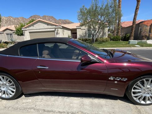 Used 2012 Maserati GranTurismo Convertible image 2