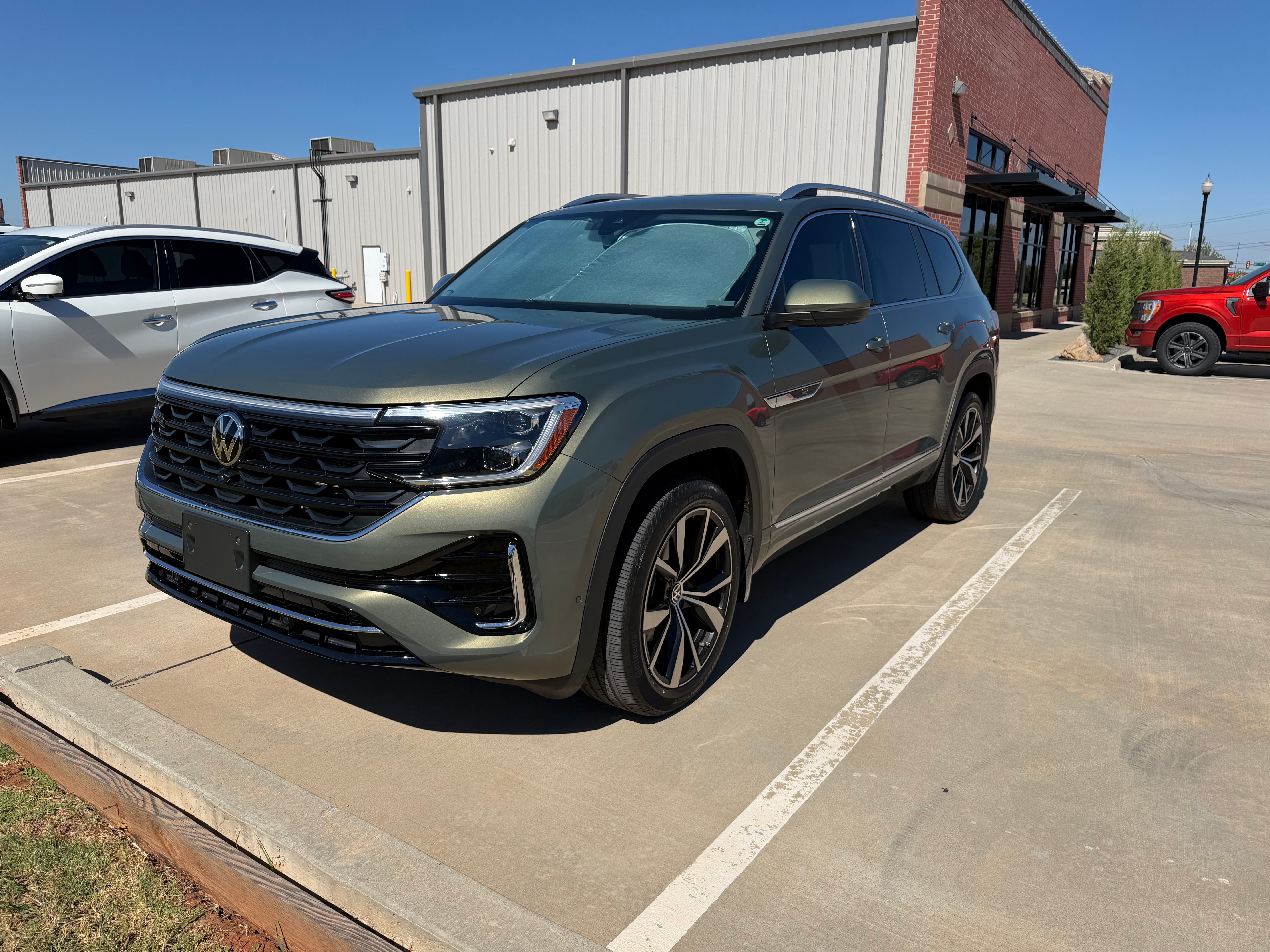Used 2025 Volkswagen Atlas SEL Premium R-Line AWD/4WD image 1