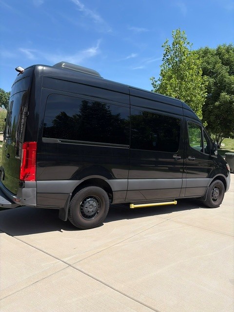 Used 2022 Mercedes-Benz Sprinter 2500 image 2