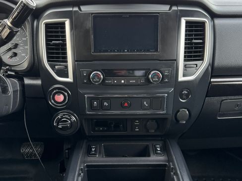 Used 2018 Nissan Titan SV image 13
