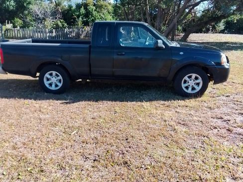 Used 2004 Nissan Frontier XE w/ (VTP) Value Truck Pkg image 1