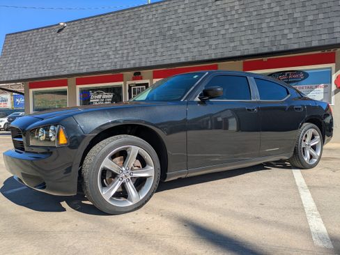 Used 2009 Dodge Charger SE image 2