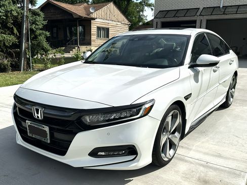 Used 2018 Honda Accord Touring image 1