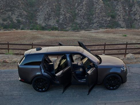 Used 2022 Land Rover Range Rover Long Wheelbase First Edition AWD/4WD image 9