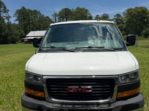 Used 2019 GMC Savana 2500 w/ Driver Convenience Package RWD image 2