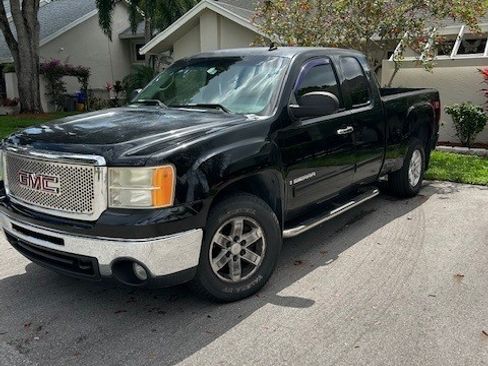 Used 2007 GMC Sierra 1500 SLE w/ Z71 Off-Road Package image 4