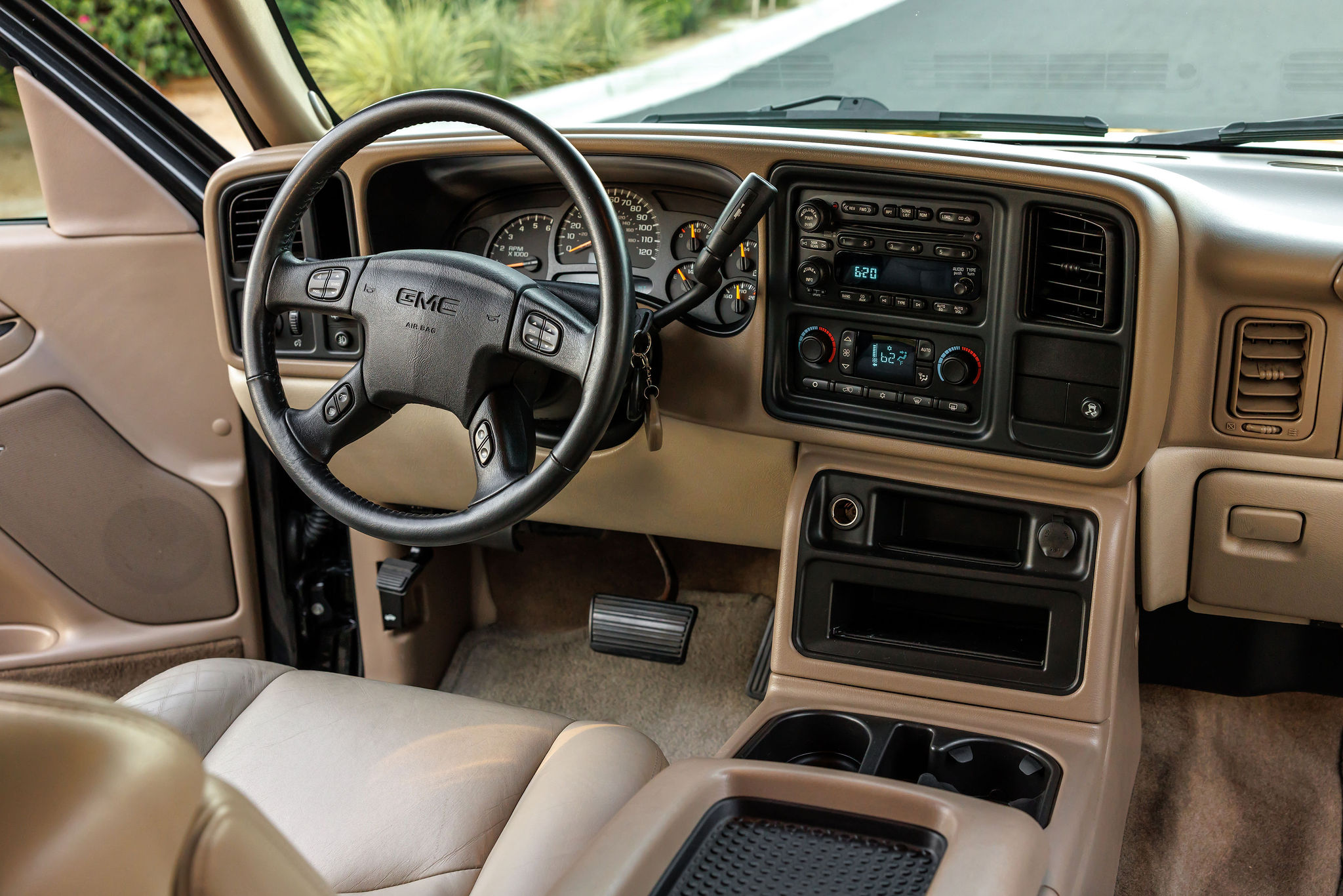 Used 2005 GMC Yukon SLT w/ SLT Preferred Equipment Group RWD image 27