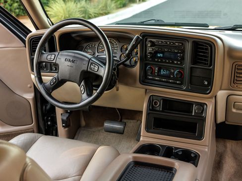 Used 2005 GMC Yukon SLT w/ SLT Preferred Equipment Group RWD image 27