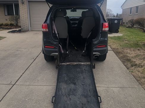 Used 2016 Kia Sorento EX image 2