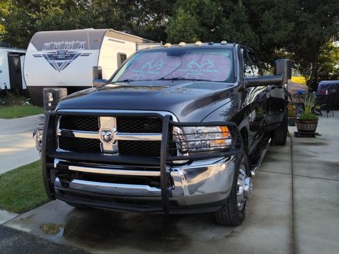 Used 2017 RAM 3500 Tradesman w/ Chrome Appearance Group AWD/4WD image 1