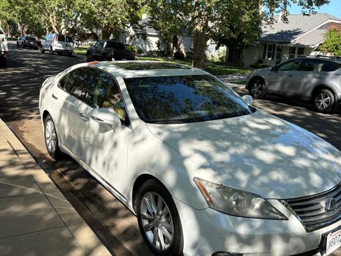 Used 2011 Lexus ES 350 image 2