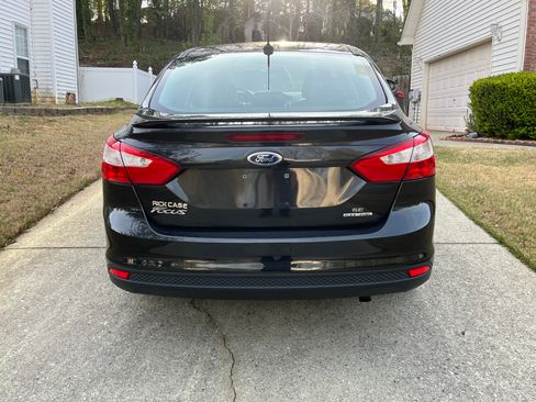 Used 2014 Ford Focus SE w/ Equipment Group 201A image 9