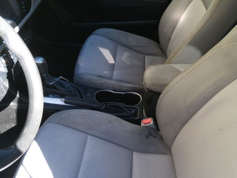 Used 2015 Toyota Corolla LE image 17