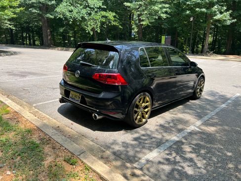 Used 2017 Volkswagen GTI SE FWD image 6