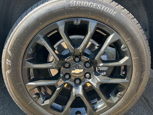 Used 2024 Chevrolet Tahoe High Country AWD/4WD image 11