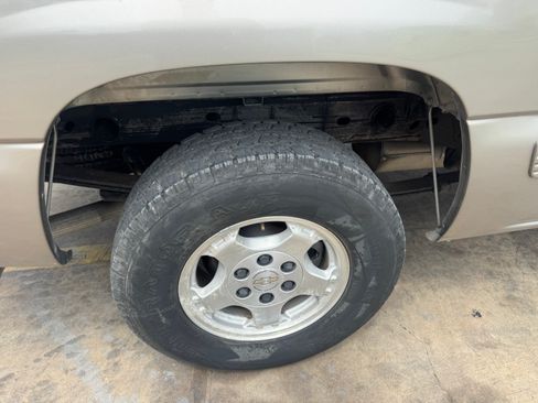 Used 2001 Chevrolet Silverado 1500 LS w/ Firm Ride Suspension Pkg RWD image 12