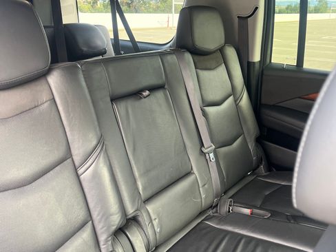 Used 2016 Cadillac Escalade ESV Luxury image 18