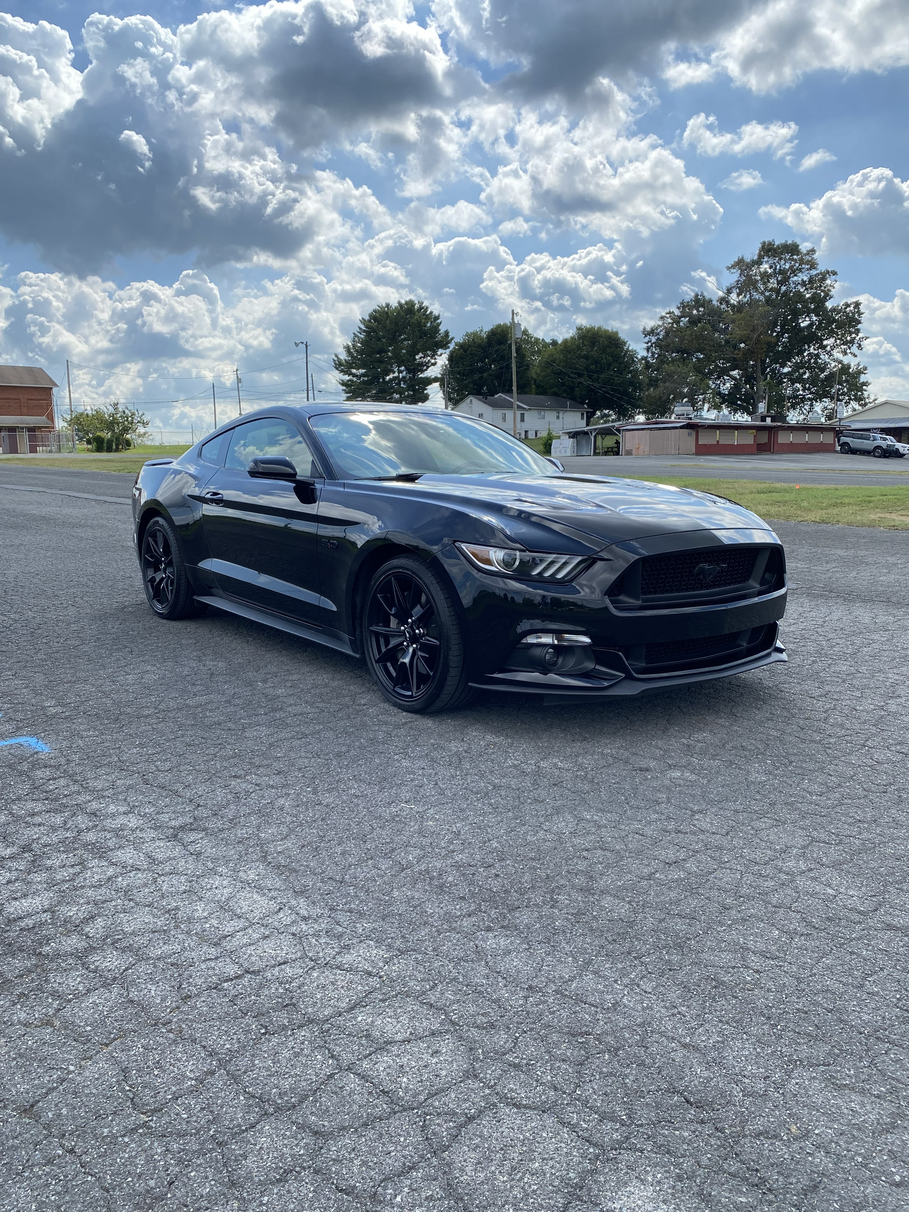 Used 2017 Ford Mustang GT w/ Black Accent Package RWD image 4
