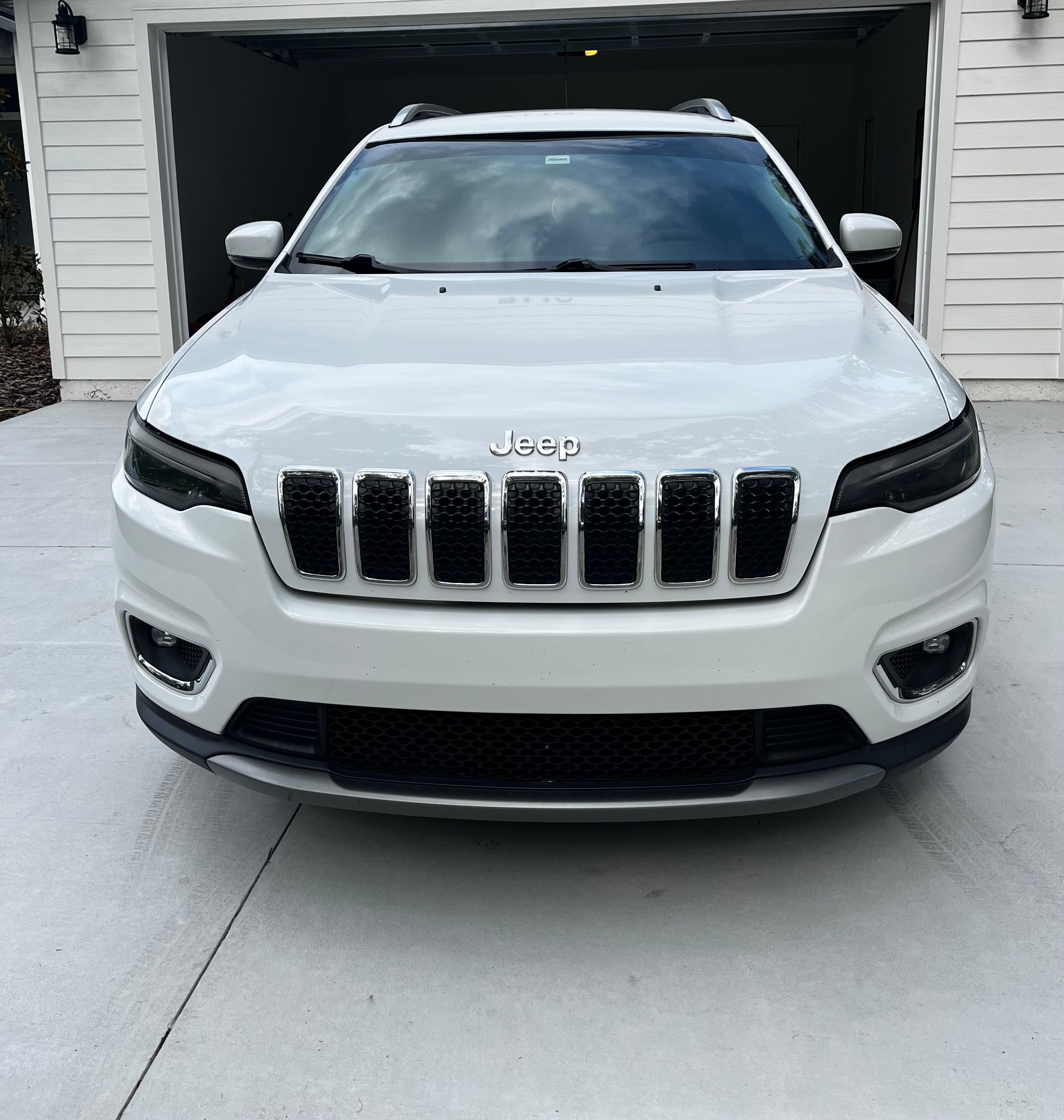Used 2019 Jeep Cherokee Limited FWD image 1