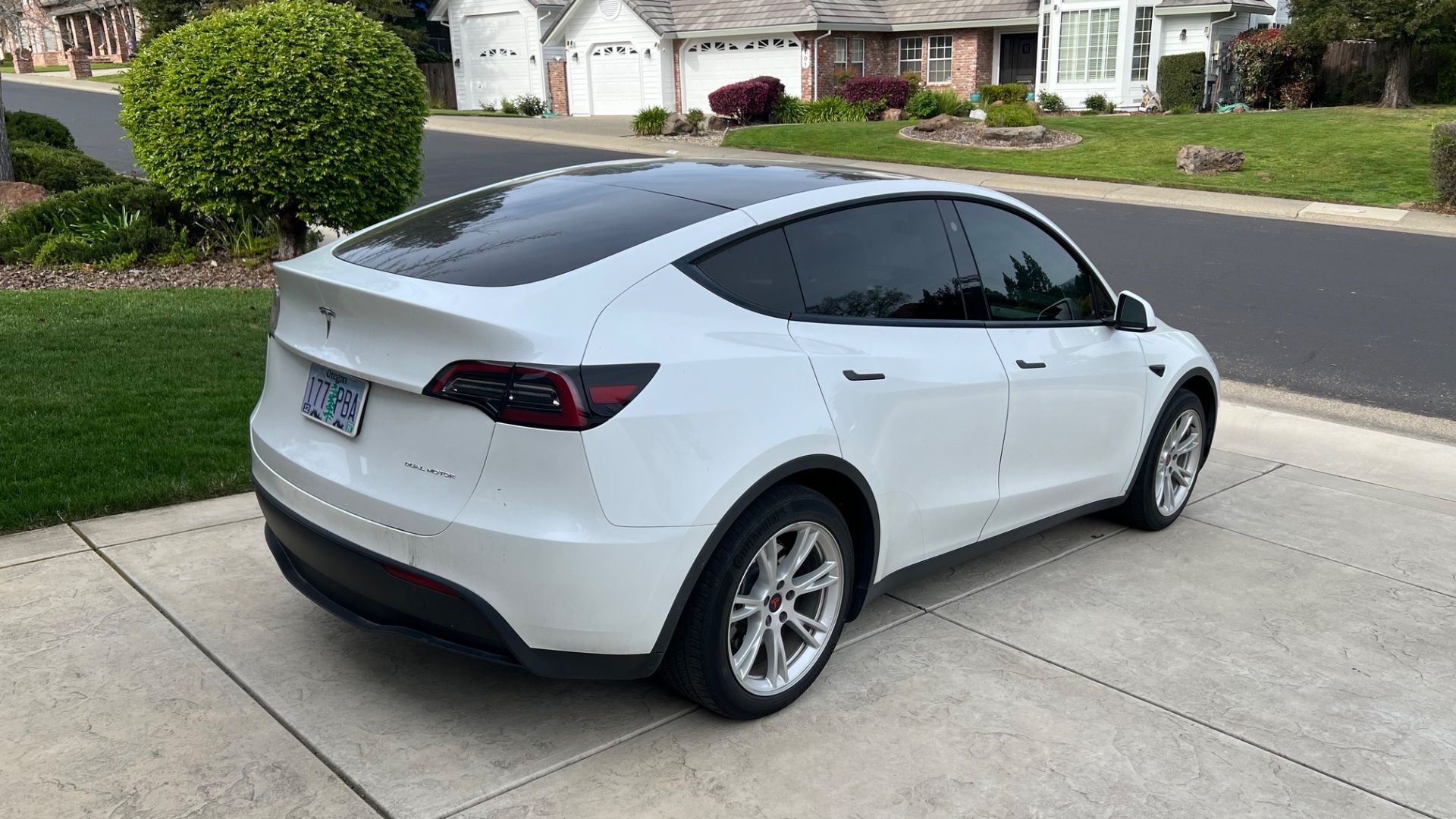 Used 2023 Tesla Model Y Long Range AWD/4WD image 2