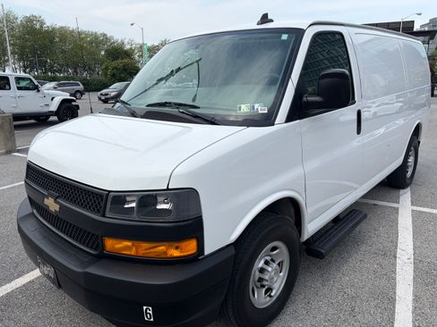 Used 2019 Chevrolet Express 2500 RWD image 9