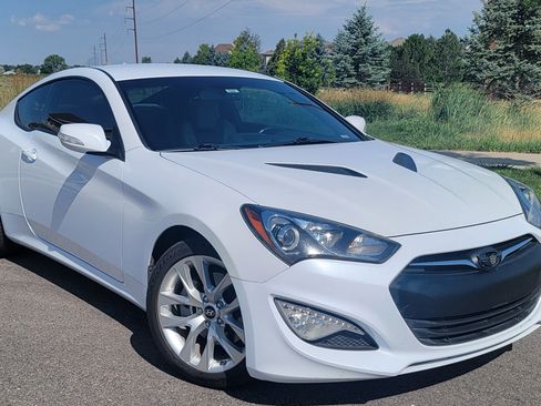 Used 2015 Hyundai Genesis 3.8 image 1