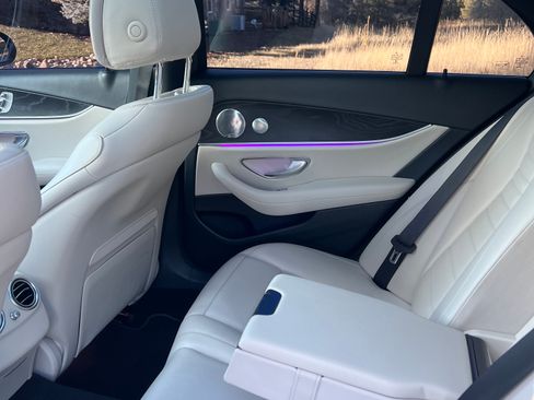 Used 2017 Mercedes-Benz E 300 4MATIC image 8