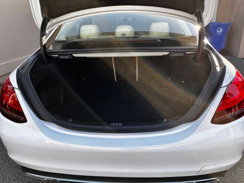 Used 2020 Mercedes-Benz C 300 Sedan image 9