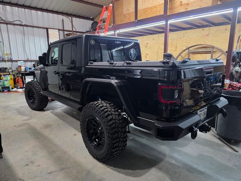 Used 2021 Jeep Gladiator Sport image 20