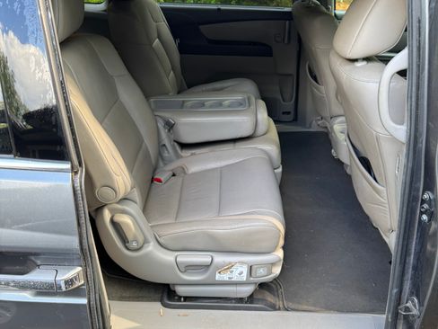 Used 2013 Honda Odyssey Touring Elite image 10