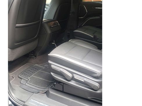 Used 2023 Cadillac Escalade ESV Premium Luxury image 13