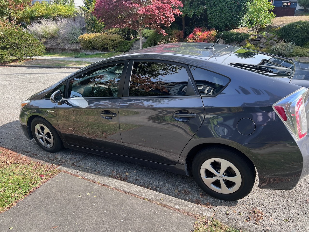 Used 2012 Toyota Prius Four FWD image 2