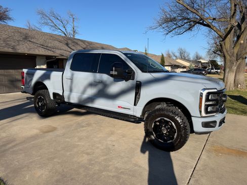 Used 2025 Ford F250 Lariat w/ Lariat Ultimate Package image 2