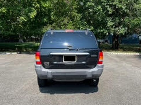 Used 2004 Jeep Grand Cherokee Laredo w/ Tan Your Hide Group image 12