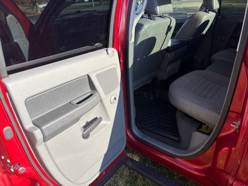 Used 2008 Dodge Ram 1500 Truck ST image 11