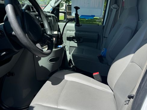 Used 2022 Ford E-350 and Econoline 350 Super Duty w/ Power Windows & Locks Group RWD image 13