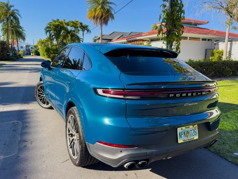 Used 2024 Porsche Cayenne Coupe image 2